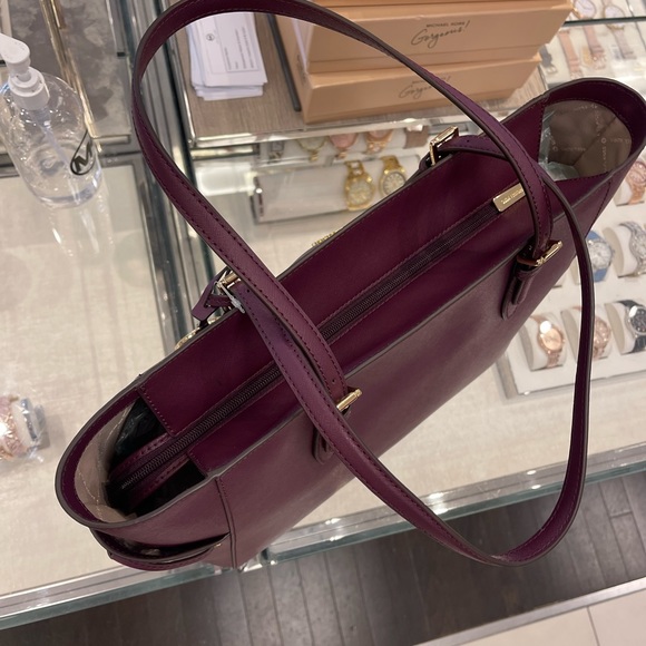 Michael Kors Gilly Large Drawstring Travel Leather Top Zip Tote 
Oxblood Color - Picture 12 of 16